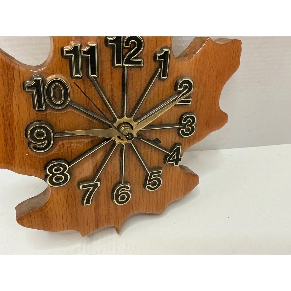 Vintage 1989 Maple Leaf Wall Clock Wood Gloss Cabin Decor 11in Rustic Works